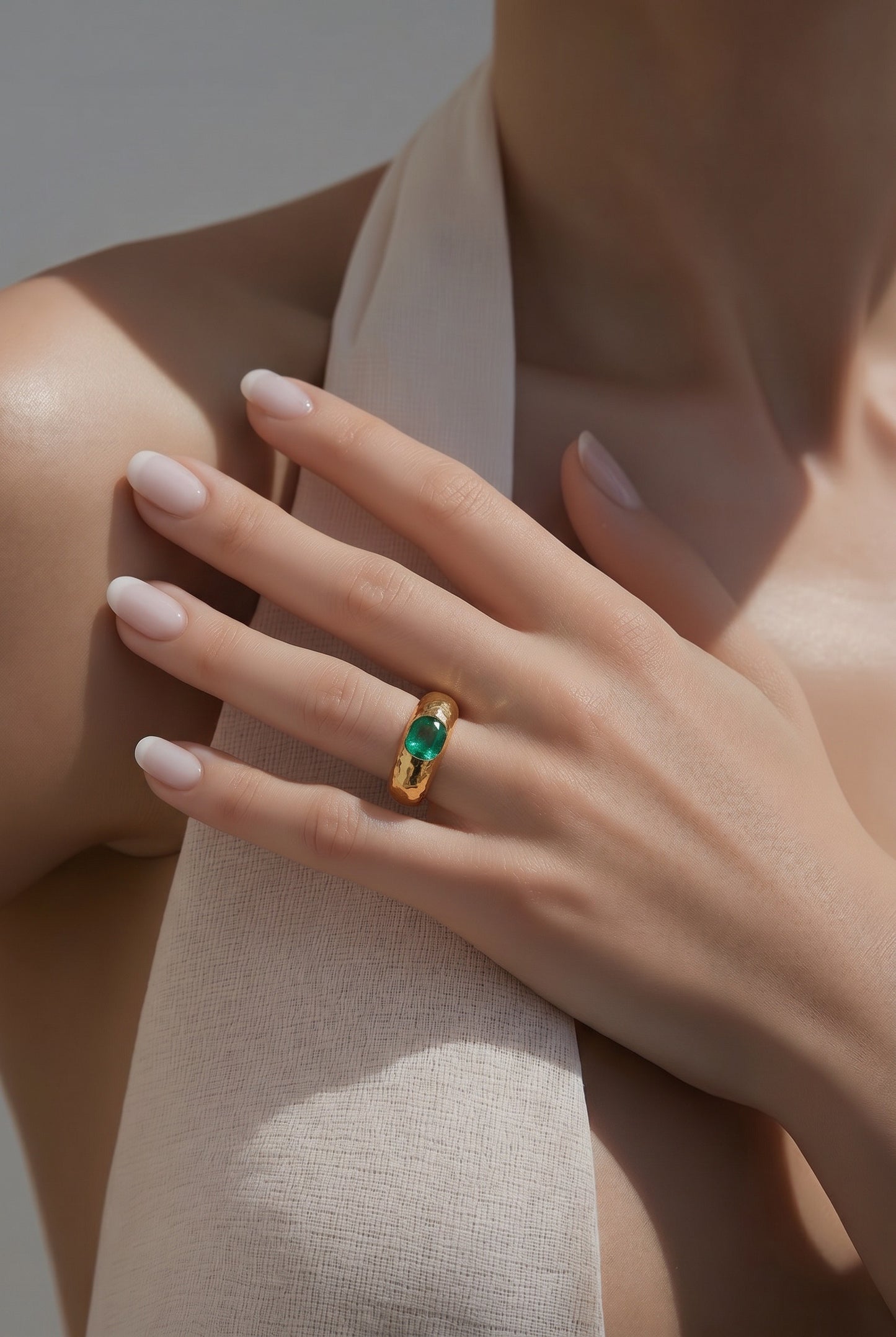 Colombia Emerald & Gold Hammered Ring