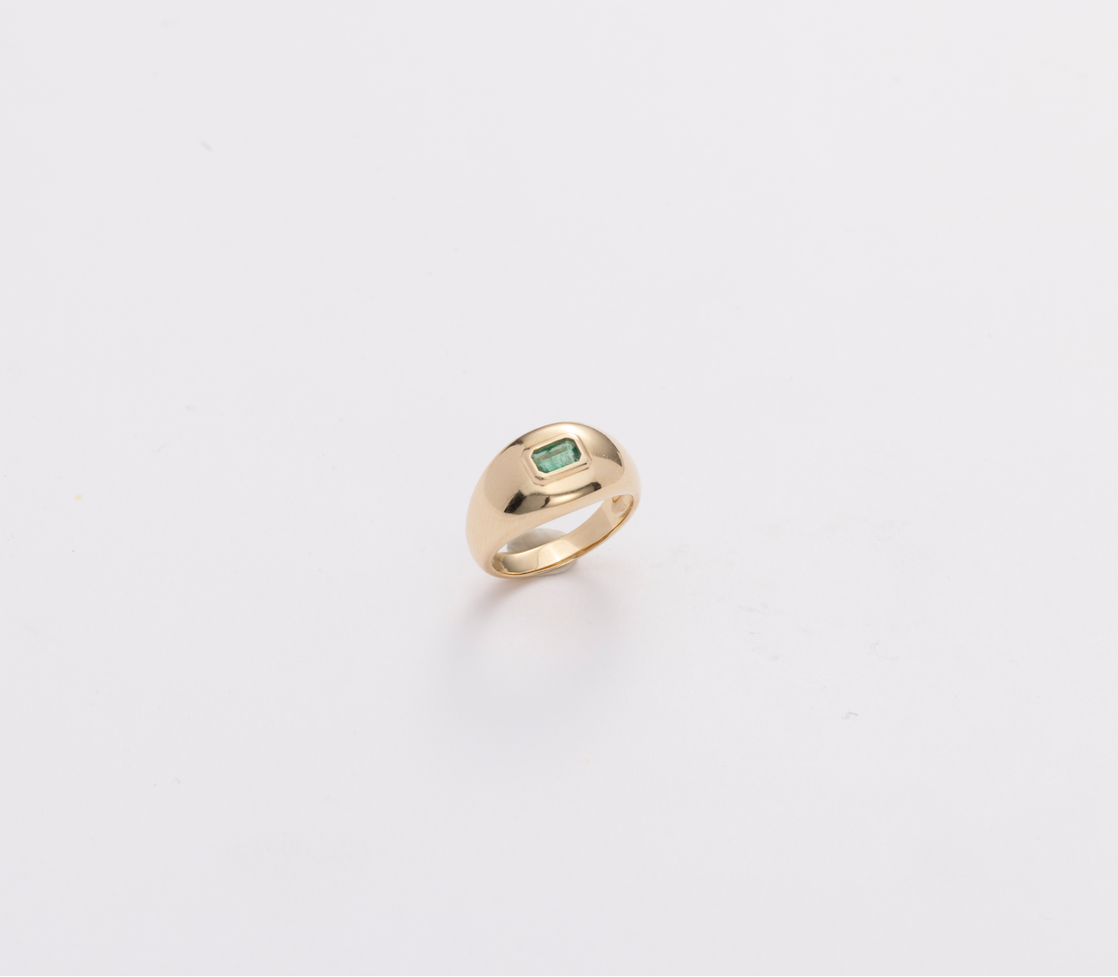 DOME GOLD & EMERALD RING